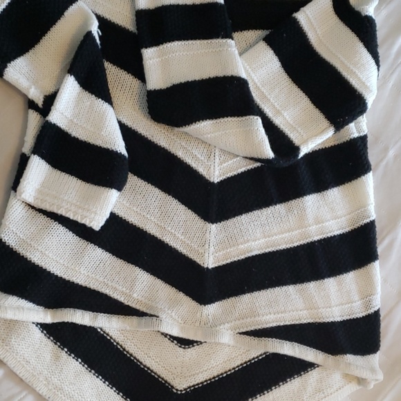 Sweater - Picture 4 of 4